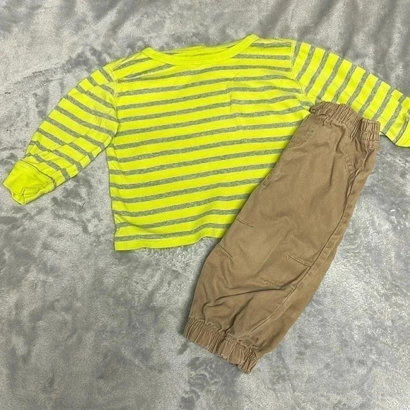 GAP & Little Me - 2  piece toddler outfit. Size 18 to 24 months - Picture 1 of 6
